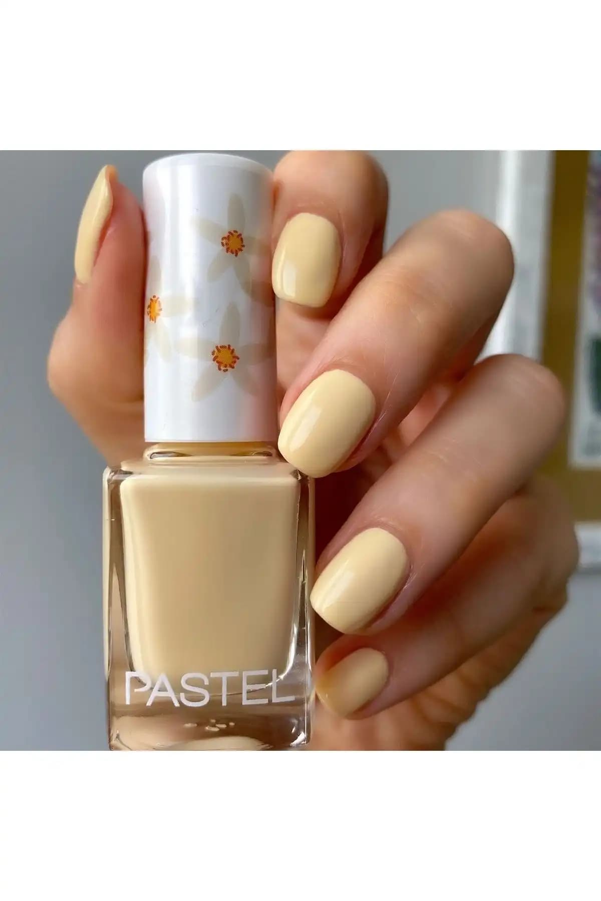 Alix Avien Krem Rengi Oje 06 ve Pastel Oje 343 Karşılaştırması 2