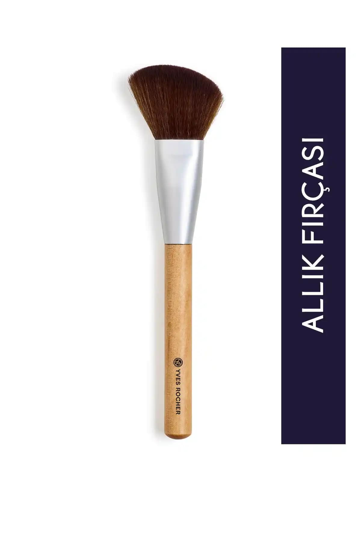 Allık Fırçası Seçimi ve Kullanımı Rehberi: Doğal ve Çekici Yanaklar İçin İpuçları