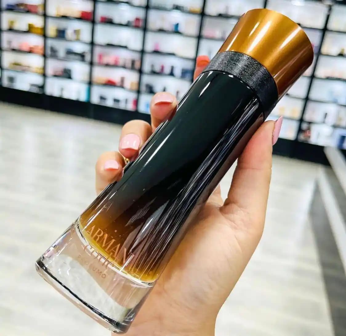 Armani Parfümleri: Zarafet ve Lüksü Yansıtan Popüler Kokuların İncelenmesi