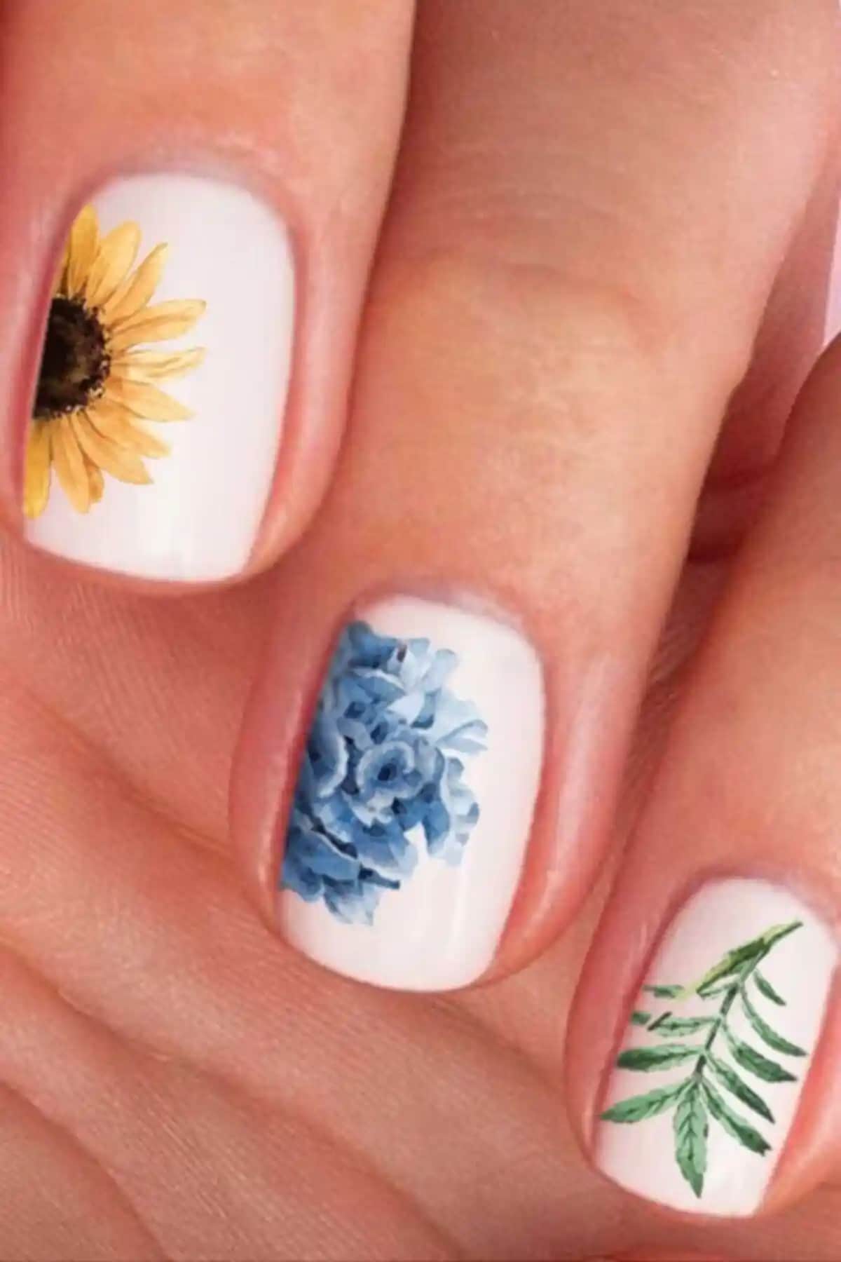 Artikel Çiçekler ve Siyah Çizgi Yüzler-1 Tırnak Dövmesi Ürünlerinin Karşılaştırması