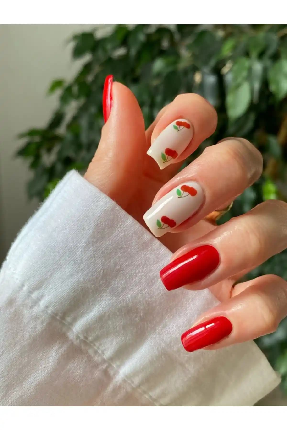 Artikel Kiraz Tırnak Dövmesi: Kolay Uygulama ve Çeşitli Tasarımlarla Estetik Nail Art