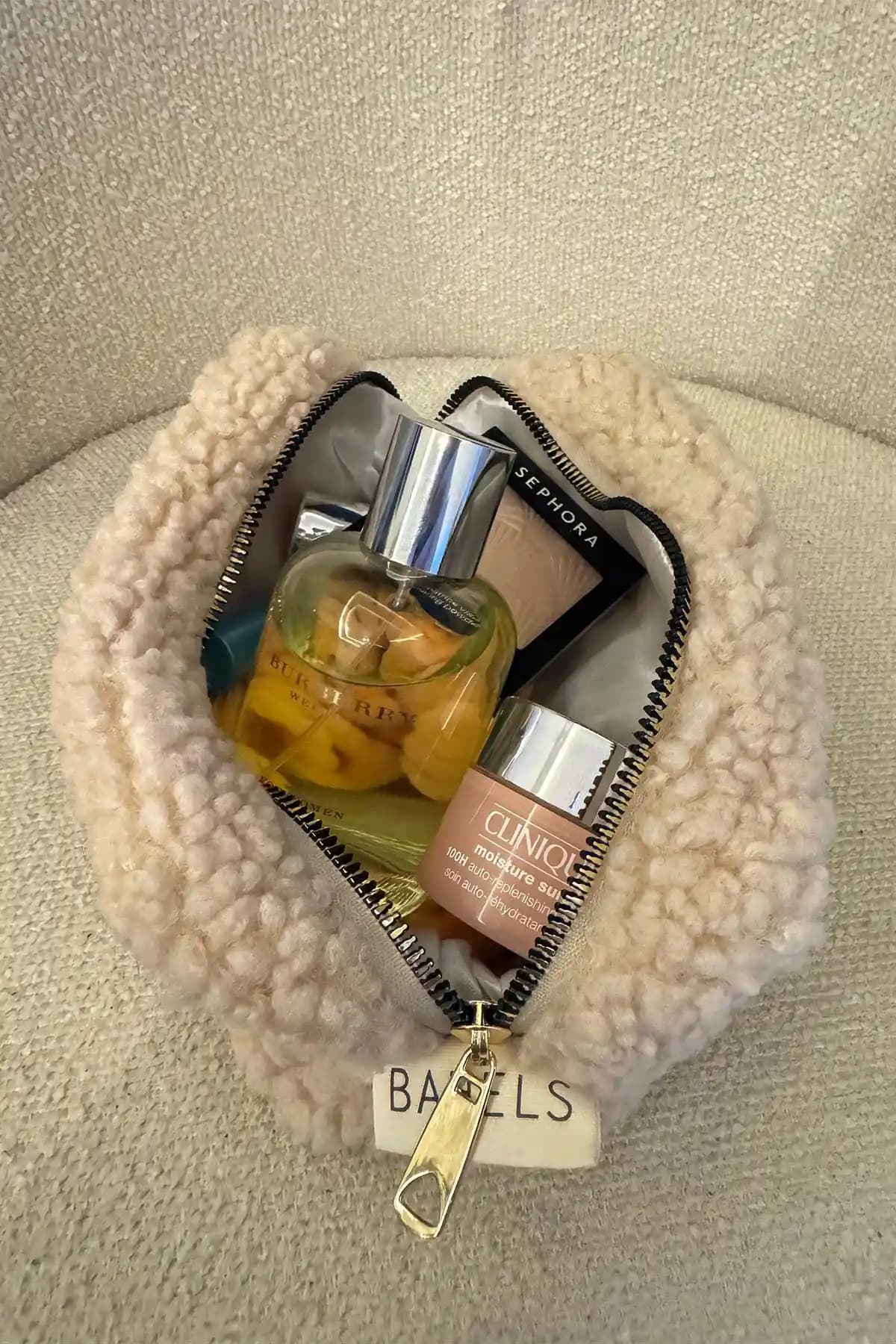 BAHELS ve PREGIO Peluş Makyaj Çantaları Karşılaştırması: Hangi Seçenek Daha Uygun