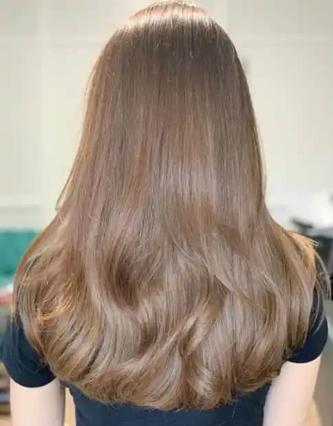 Bal Kumral Saç Rengi: Doğal ve Çekici Görünüm İçin En İyi Seçenekler ve Bakım İpuçları