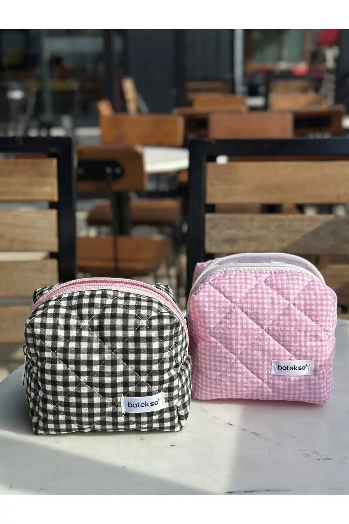 Batekso 2'li Siyah ve Pembe Kare Desenli Makyaj Çantası Dayanıklı ve Pratik Kullanım İçin