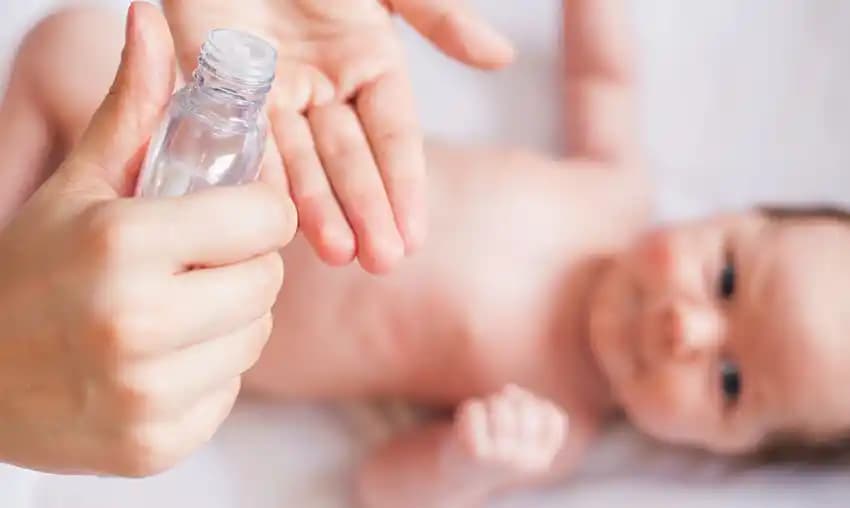 Bebek Yağı Ne İşe Yarar ve Kozmetik Dünyasında Çok Yönlü Kullanım Alanları