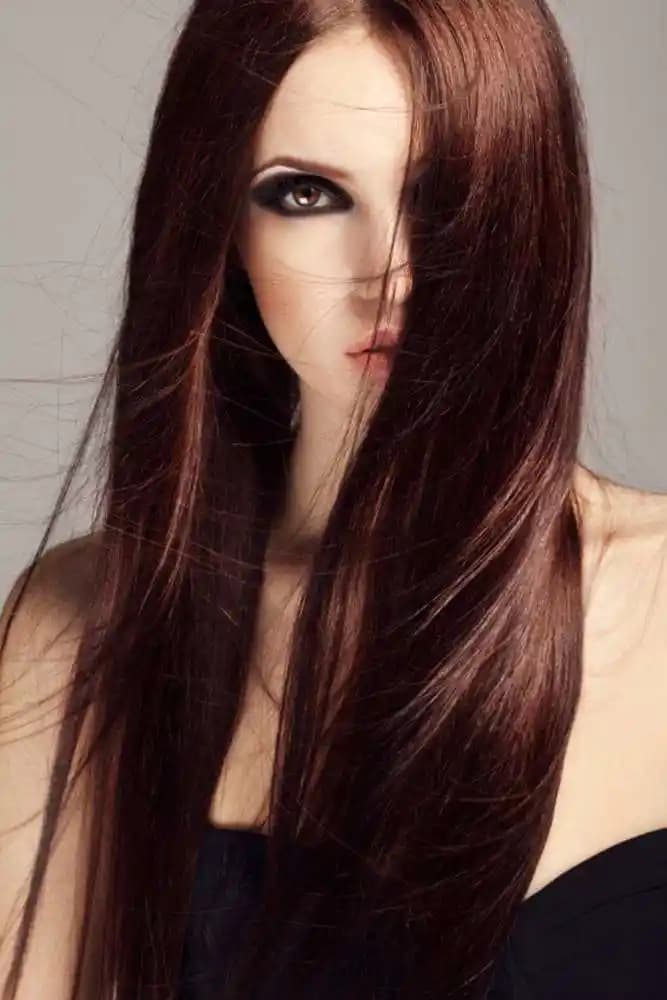 Çikolata Kahve Saç Rengi: Doğal ve Şık Görünüm İçin En Güncel Trendler ve Bakım İpuçları