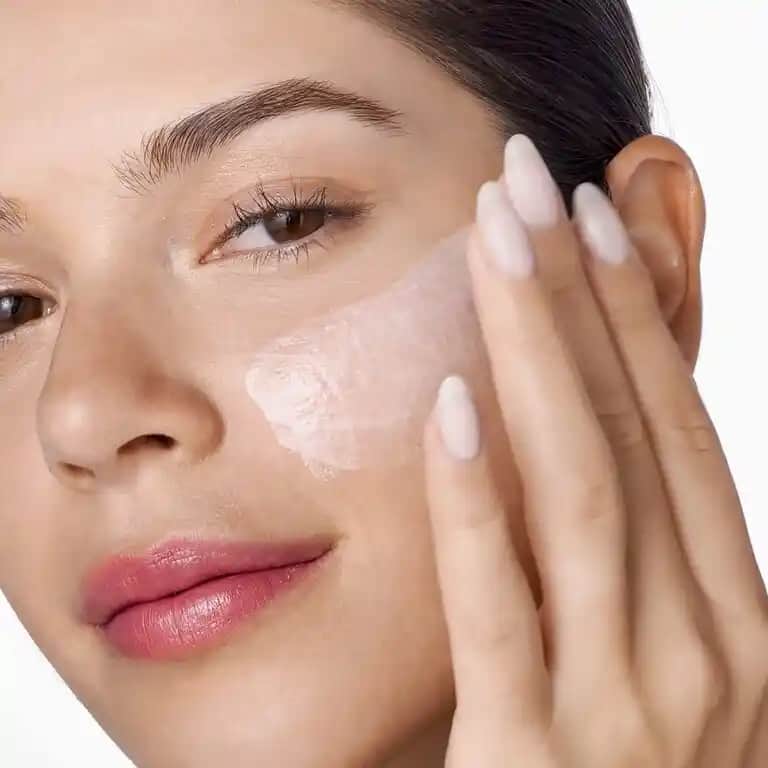Clinique Moisture Surge Gece Maskesi Kullanım Rehberi ve İpuçları