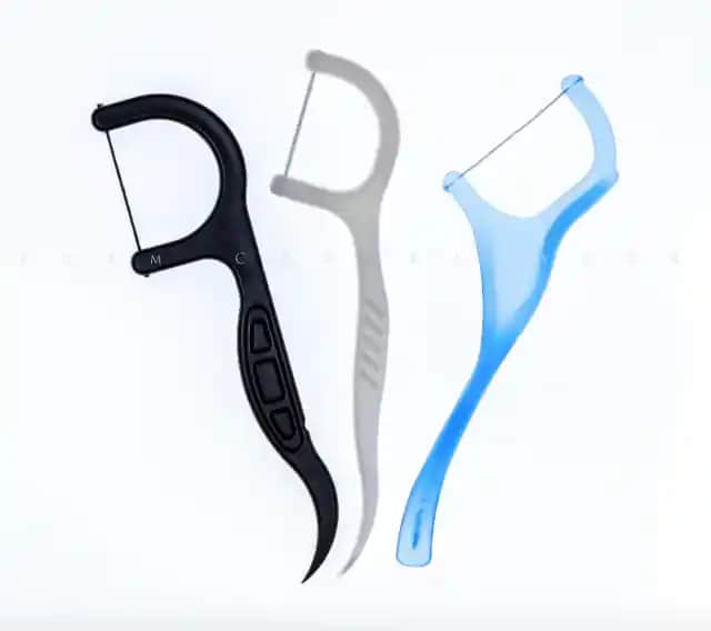 Diş İpi Kullanımı ve Önemi: Sağlıklı Gülüşler İçin Günlük Ağız Bakımının Anahtarı