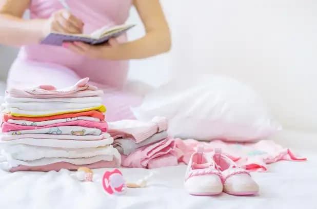 Doğum Çantası Hazırlama Rehberi: Anne ve Bebek İçin Gerekli Malzemeler ve İpuçları