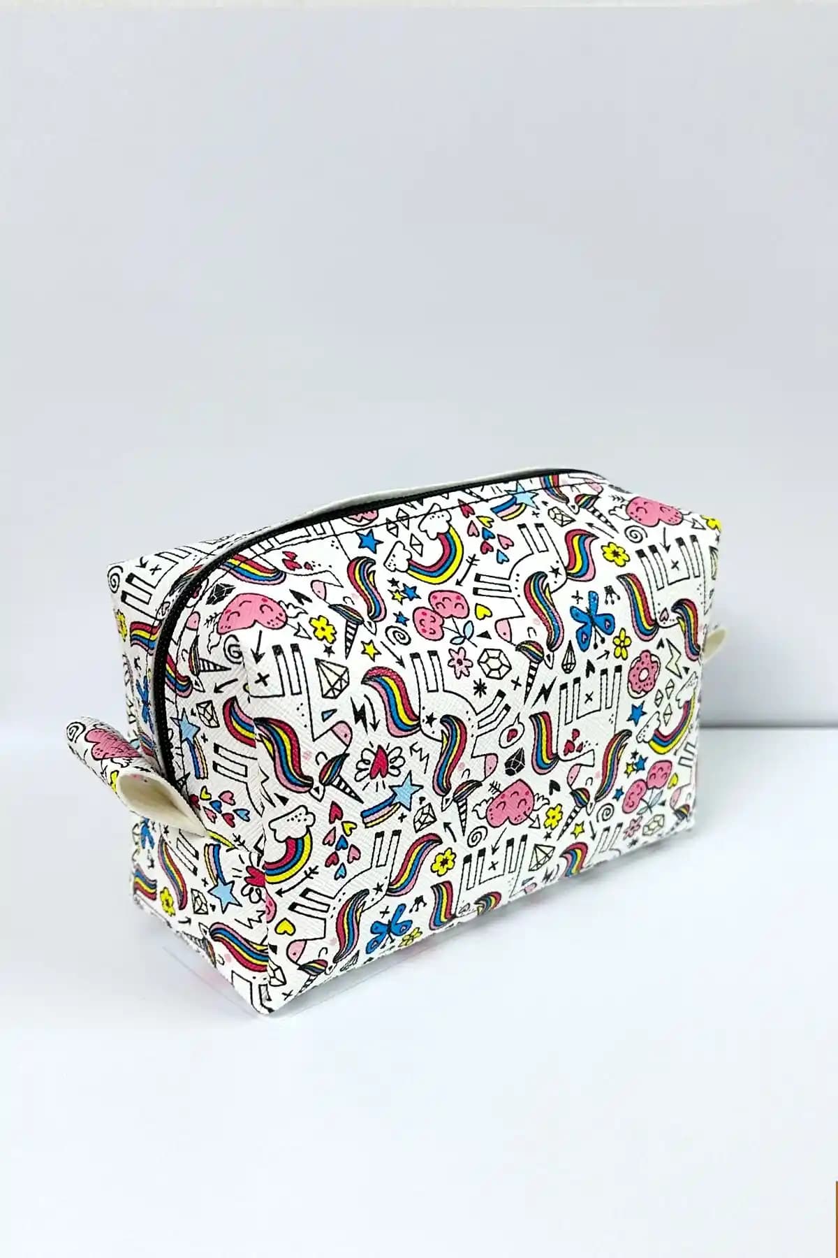 EgeOnline Bage Desenli Deri ve mlio Pembe Peluş Makyaj Çantası Karşılaştırması