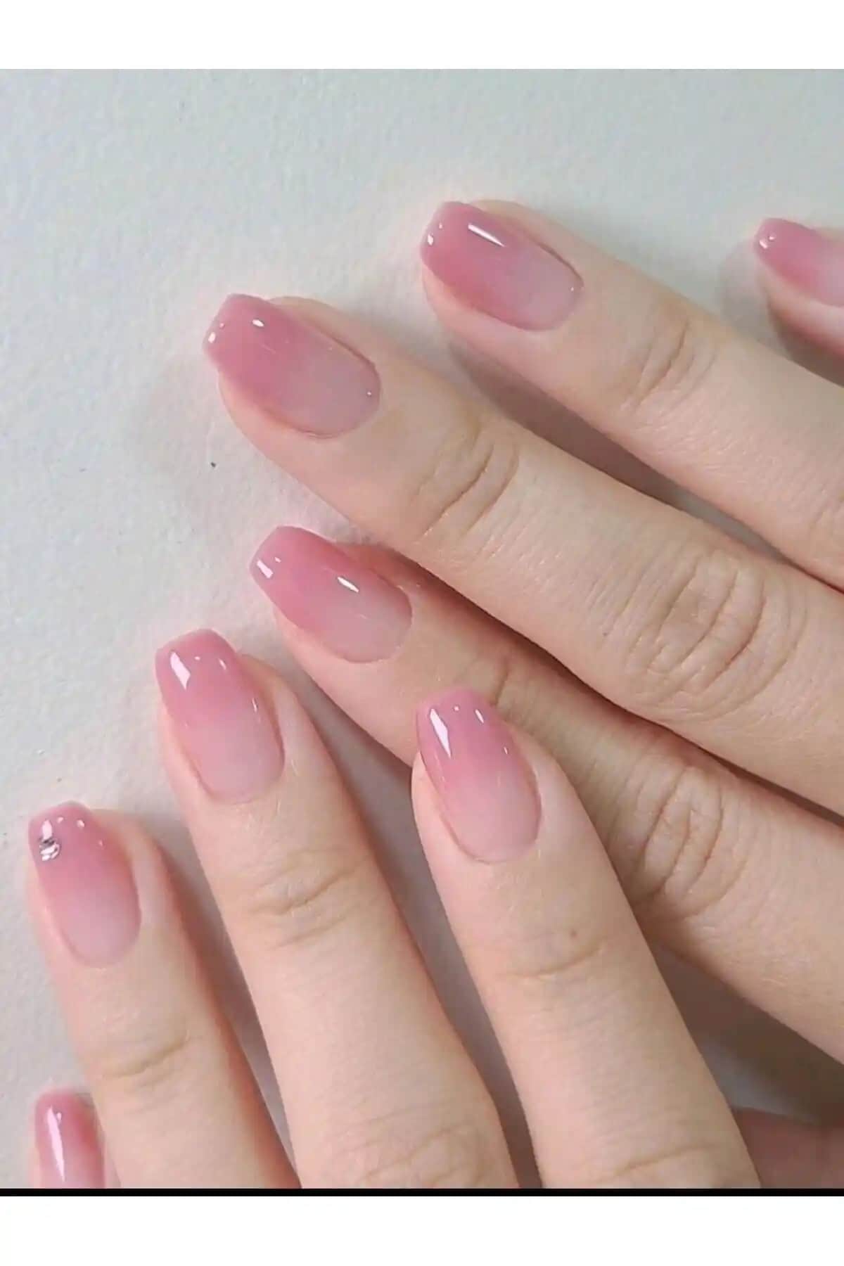 ELNİL BUTİK 24 Lü Takma Tırnak Setleri Estetik ve Kullanım Kolaylığı Sunan Ürün