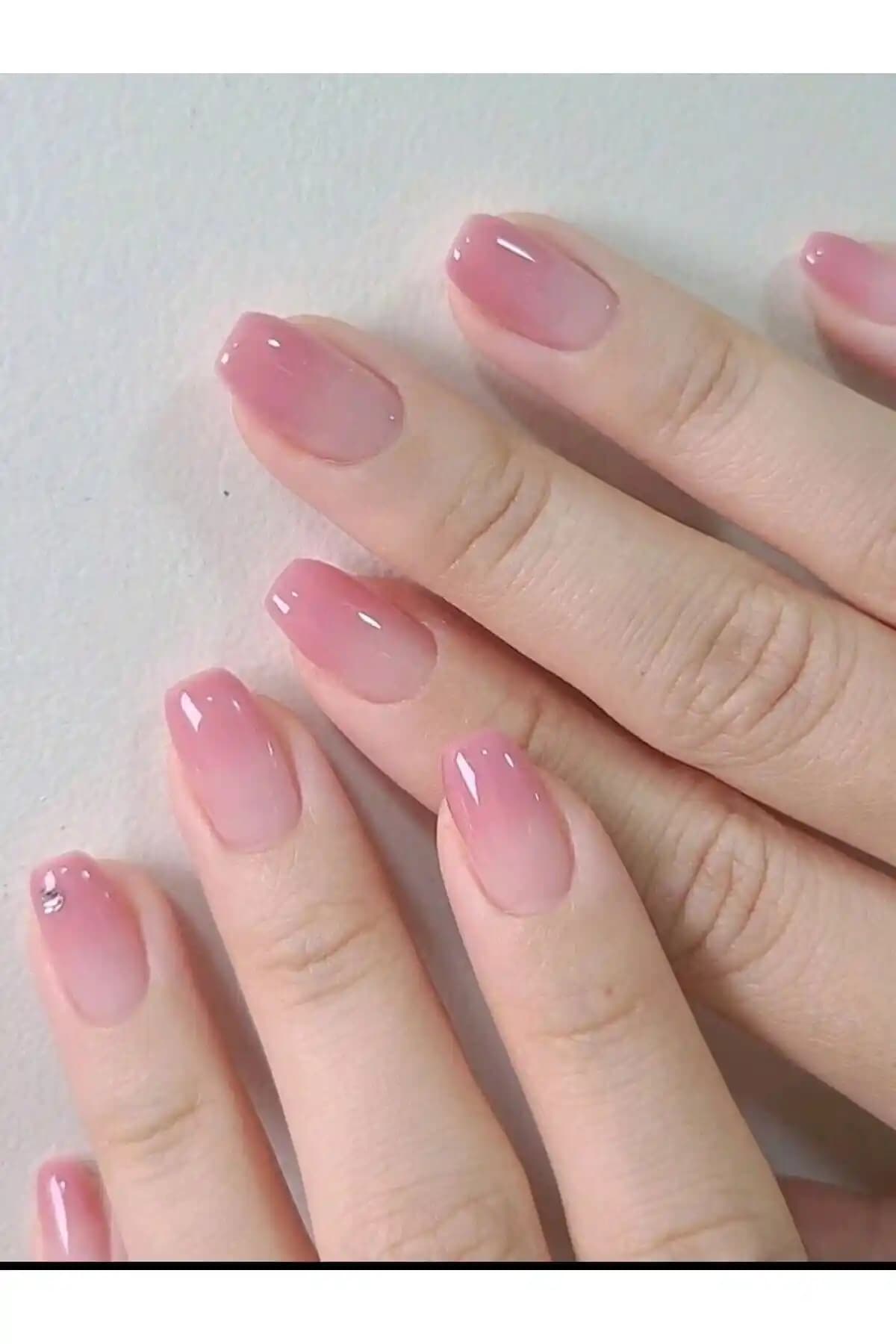 ELNİL BUTİK 24 Lü Takma Tırnak Setleri Estetik ve Kullanım Kolaylığı Sunan Ürün