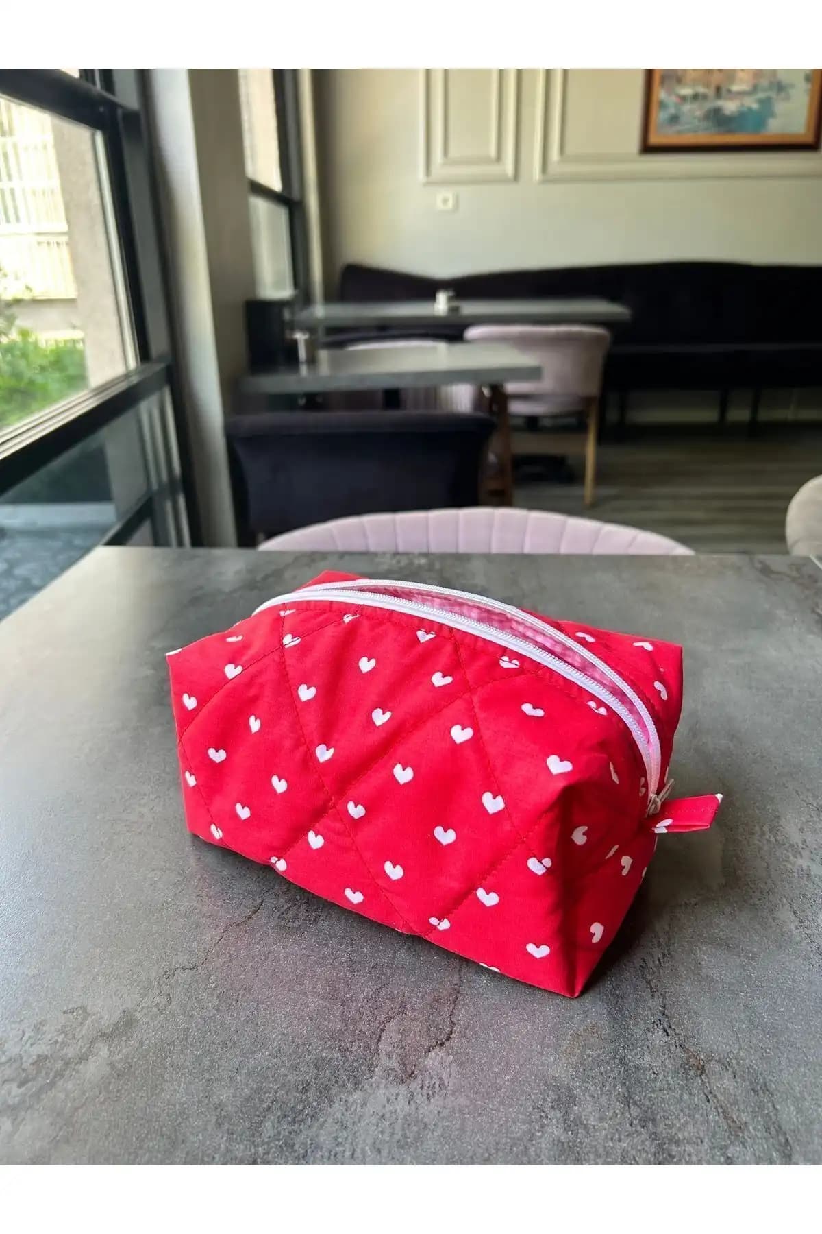 Elzripy Kırmızı Kalp Desenli Orta Boy Makyaj Çantası Şık ve Fonksiyonel Tasarım
