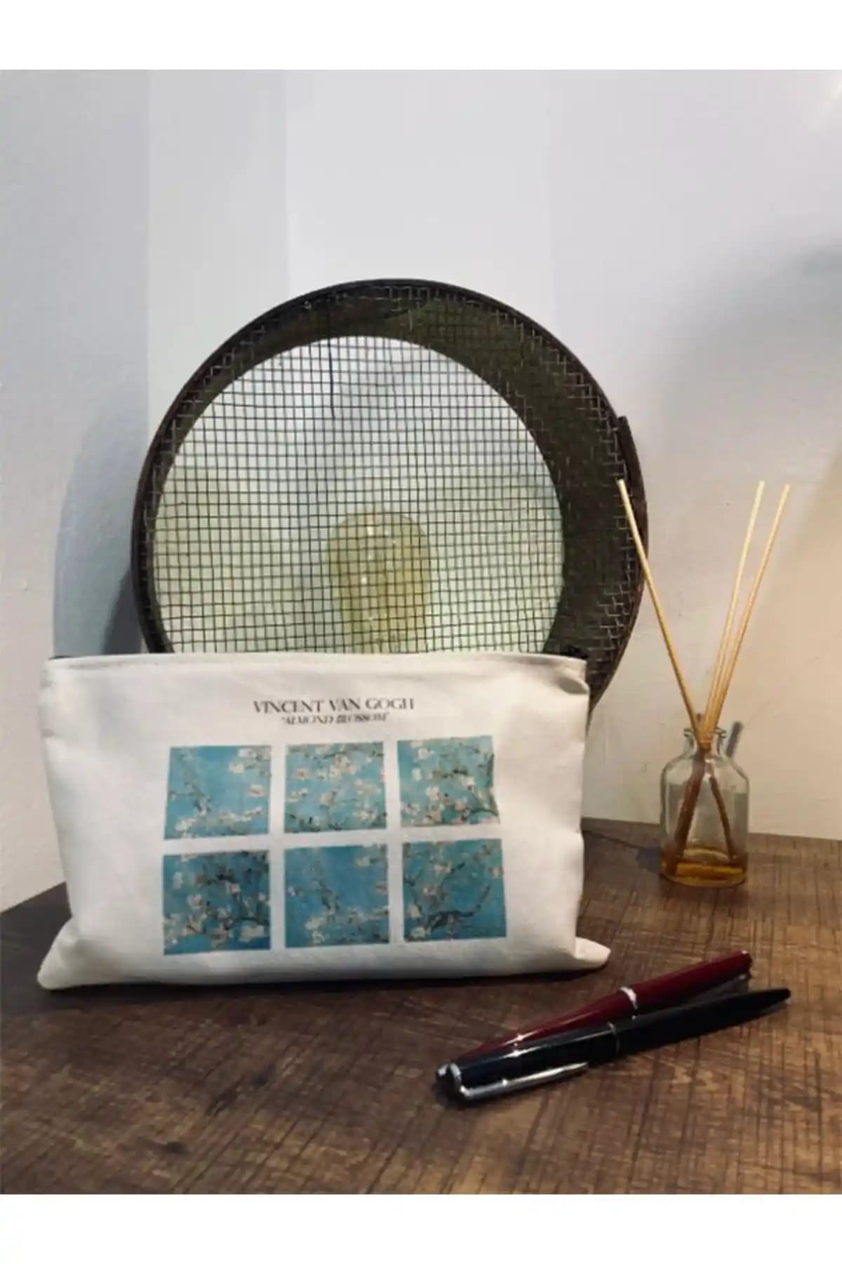 Grafikspan Van Gogh Almond Blossom Tasarımlı Makyaj Çantası Estetik ve İşlevsellik Bir Arada