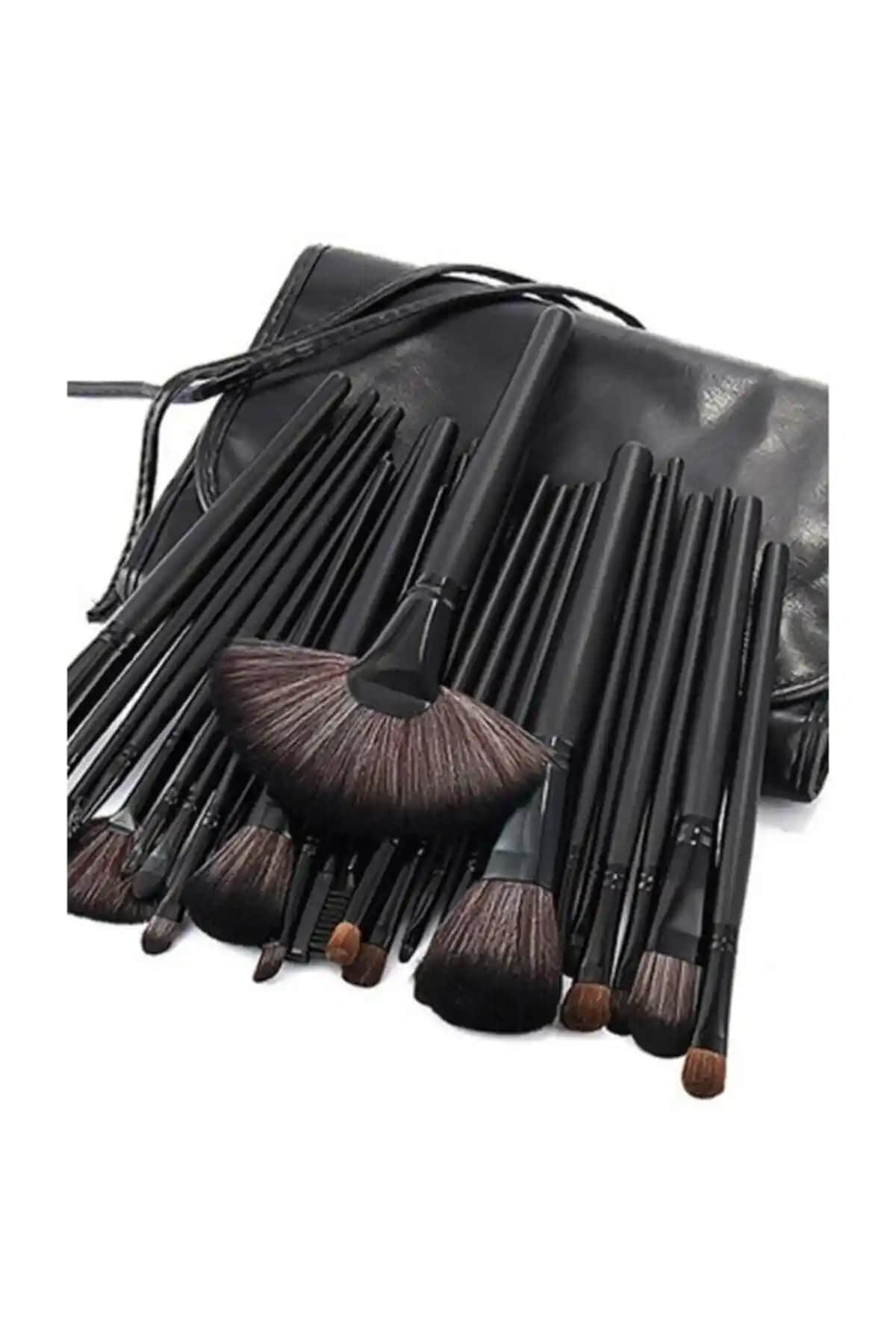 İzla Profesyonel 24 Parça ve MUJGAN Tsrm 10'lu Makyaj Fırça Setleri Karşılaştırması