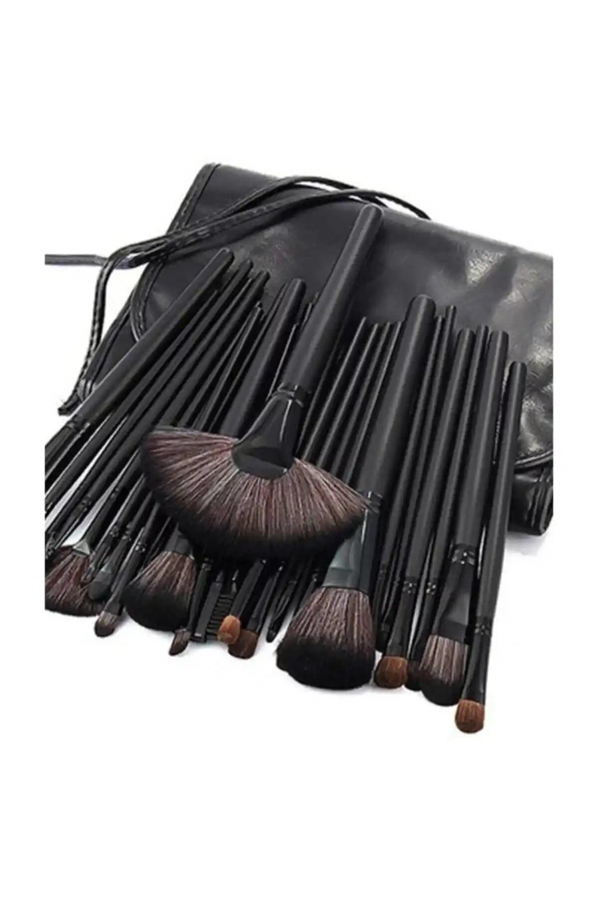 İzla Profesyonel 24 Parça ve MUJGAN Tsrm 10'lu Makyaj Fırça Setleri Karşılaştırması