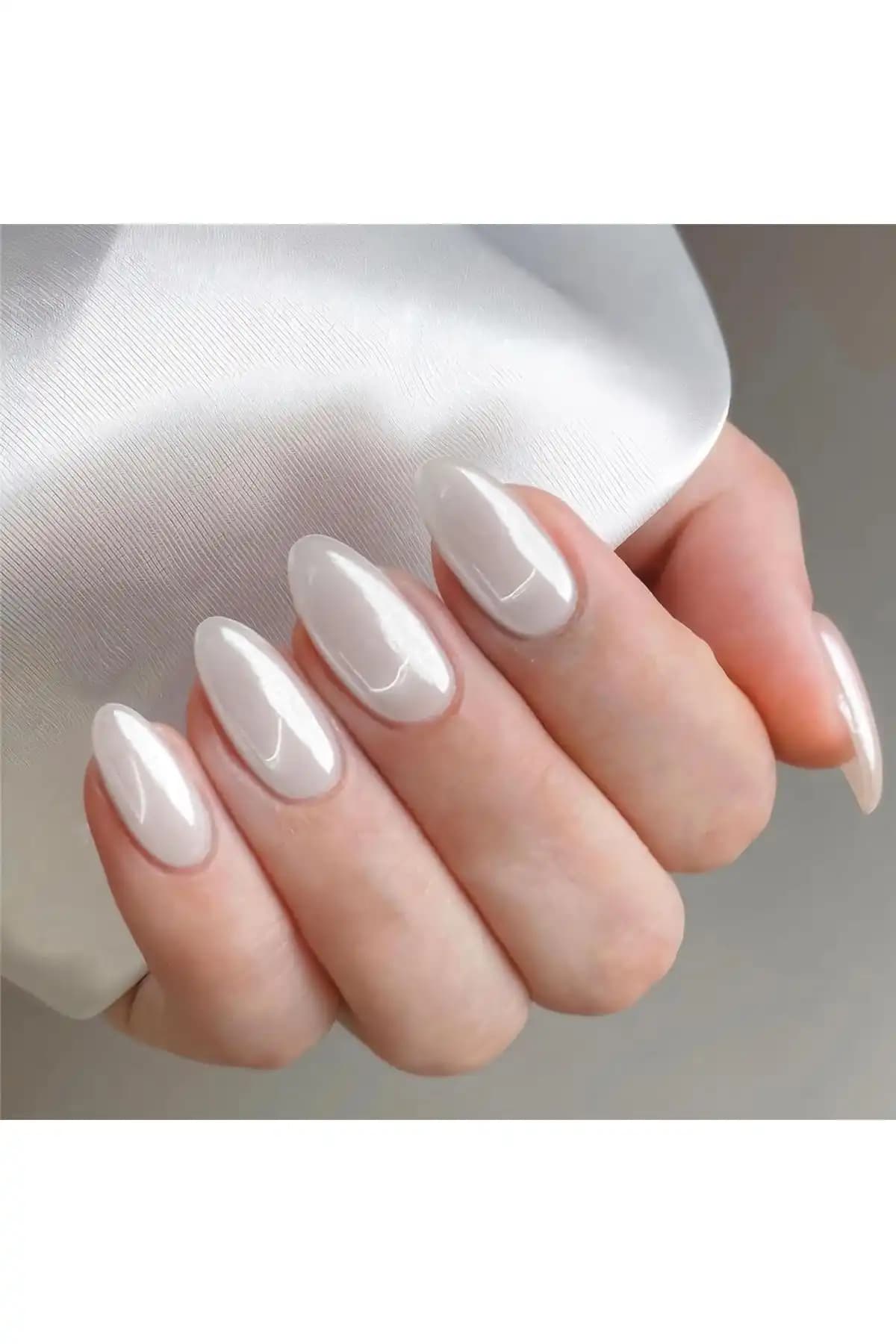 Lesley İnci Beyazı Almond ve Nera Classy Takma Tırnak Karşılaştırması 1