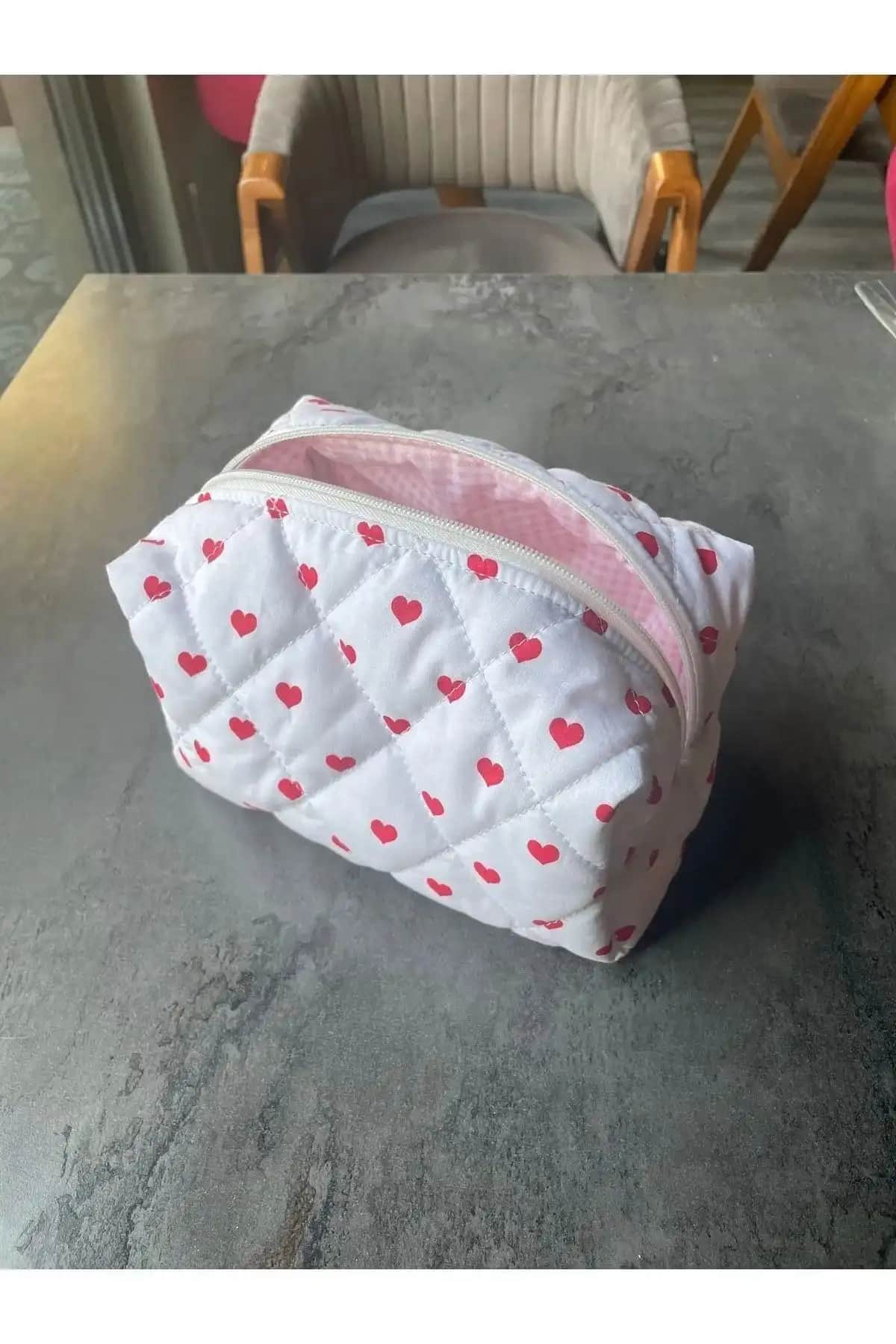 Makyaj Çantası Karşılaştırması: elzripy ve mlio Modellerinin Özellikleri ve Kullanıcı Yorumları