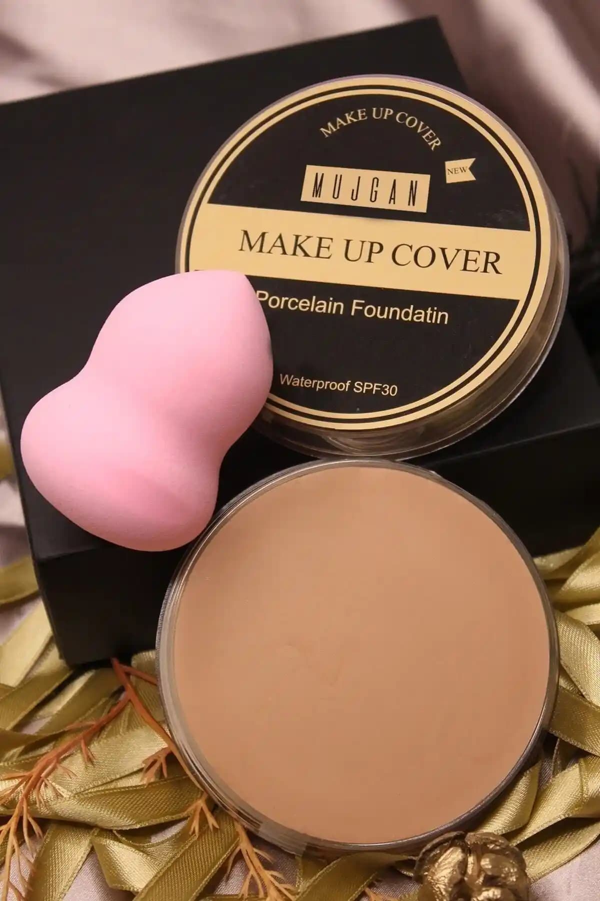 MUJGAN Makeup Cover Kapatıcı 210: Yüksek Kapatıcılık ve Gün Boyu Dayanıklılık
