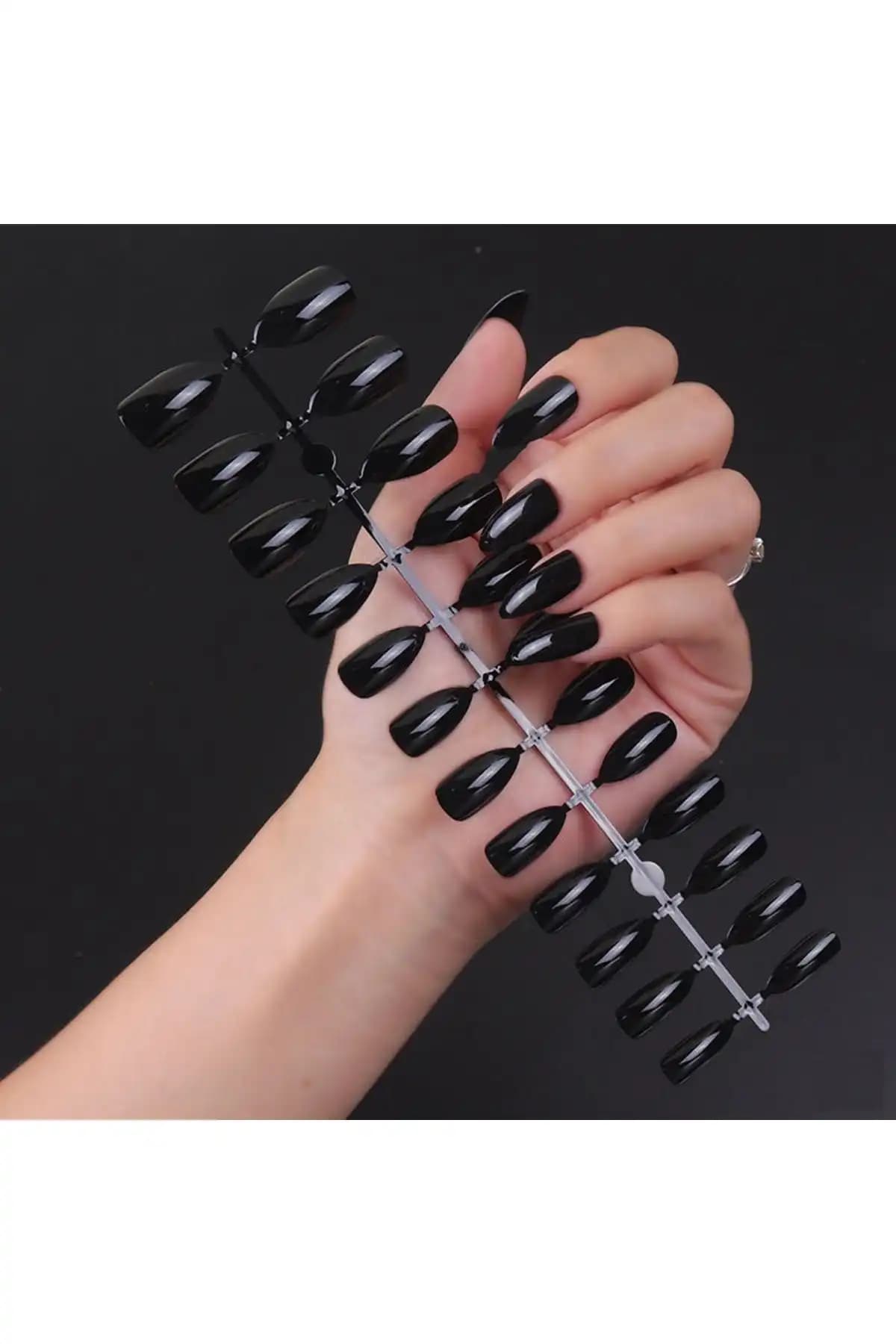 Nail Master 24'lü Badem Takma Tırnak Seti Kalite ve Estetiğin Uyumunu Sunar