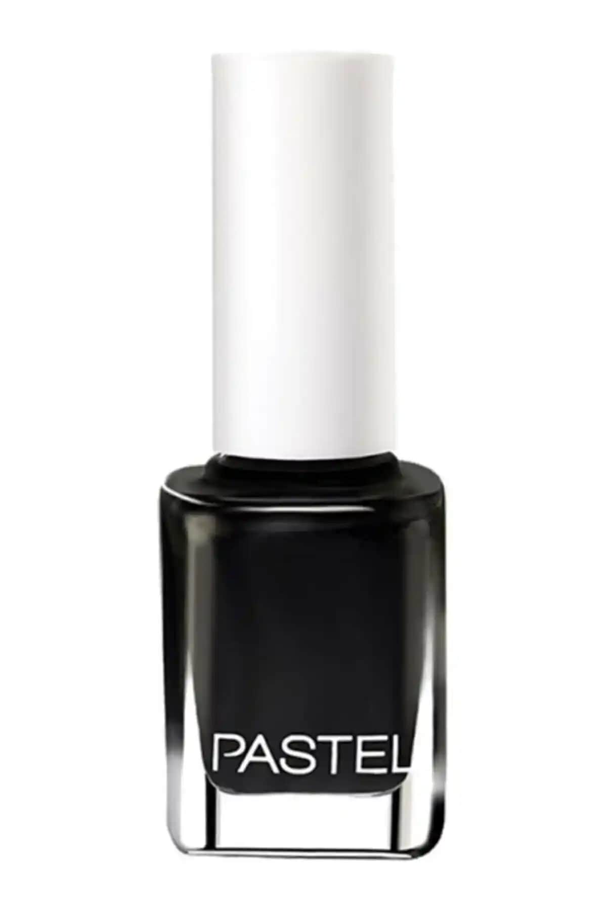 Pastel 38 Siyah Oje: Parlaklık ve Kalıcılık Sunan Modern ve Zamansız Tasarım