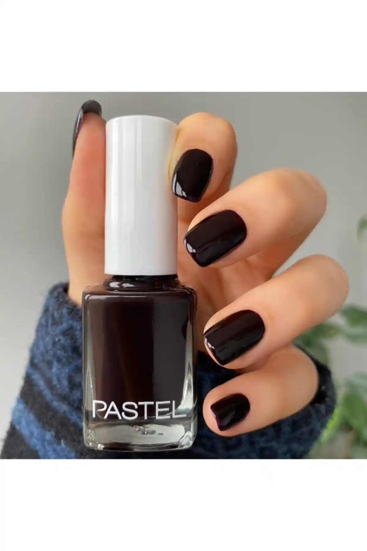 Pastel Oje 44 Parlak ve Derin Renk Seçeneği ile Şıklığınızı Tamamlayın