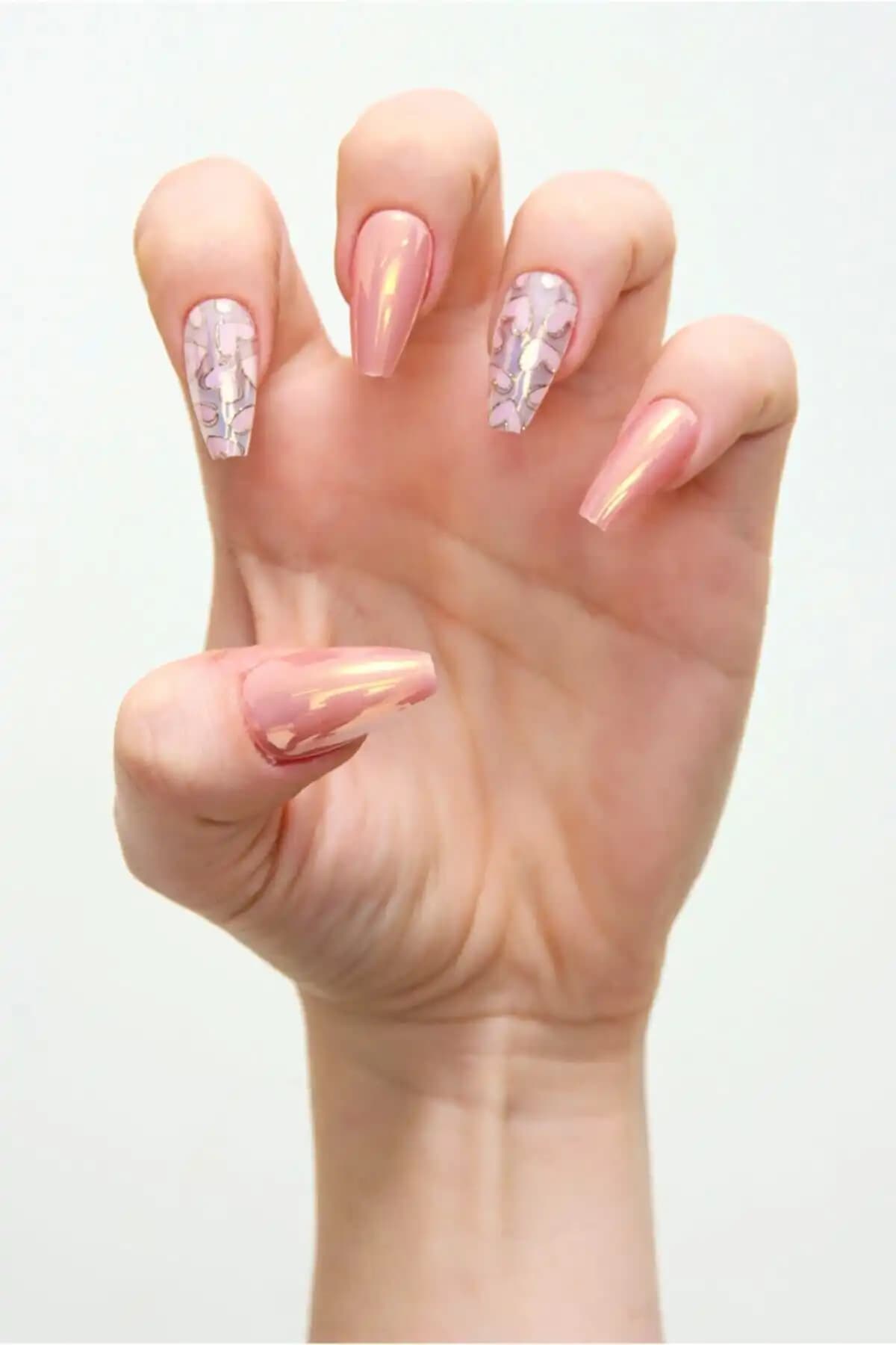 POP Beauty Desenli Takma Tırnak ve Zararsız Yapıştırıcı ile Şık ve Pratik Tırnak Bakımı