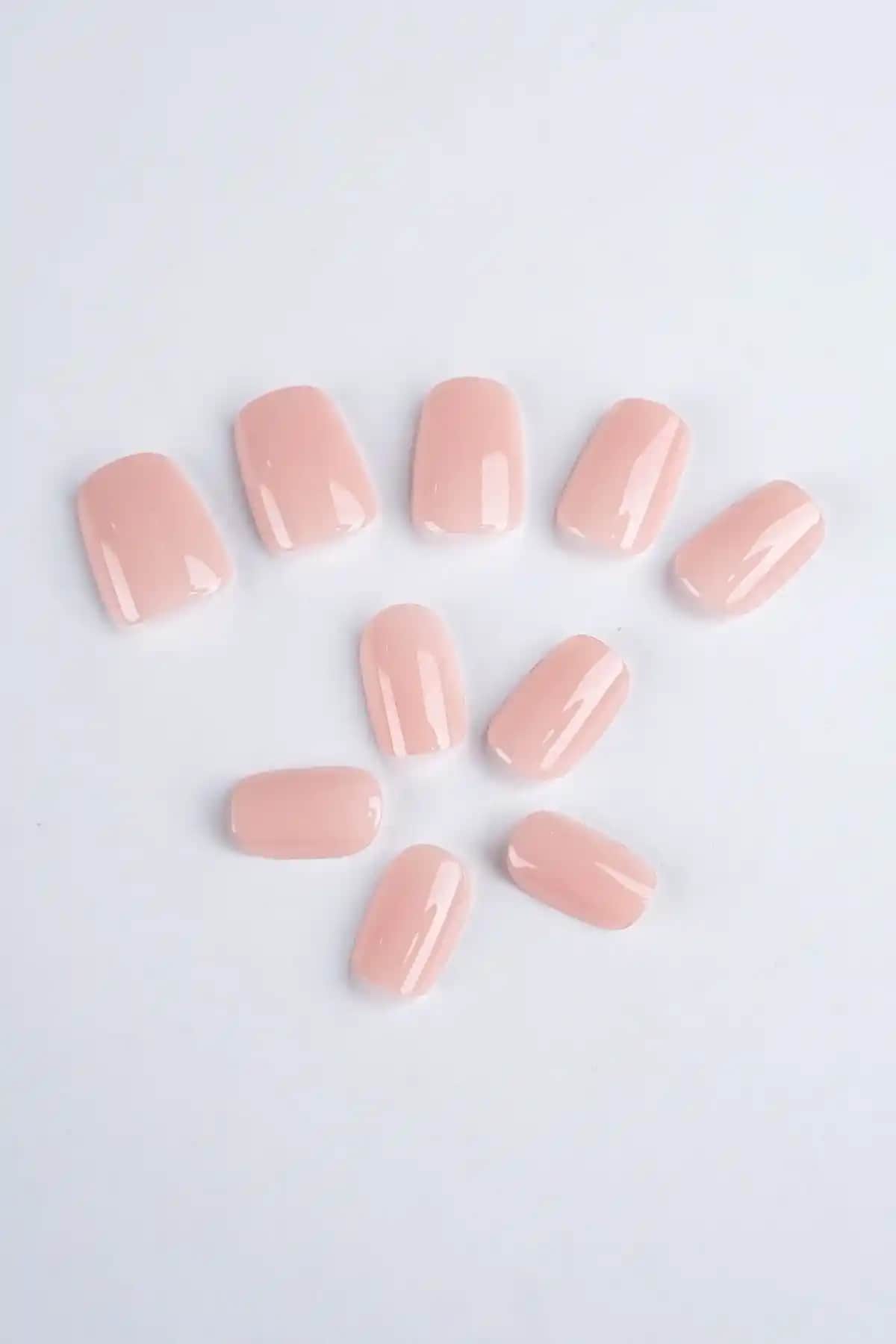 POP Beauty Takma Tırnak Seti ve Zararsız Yapıştırıcı ile Şık ve Doğal Görünüm