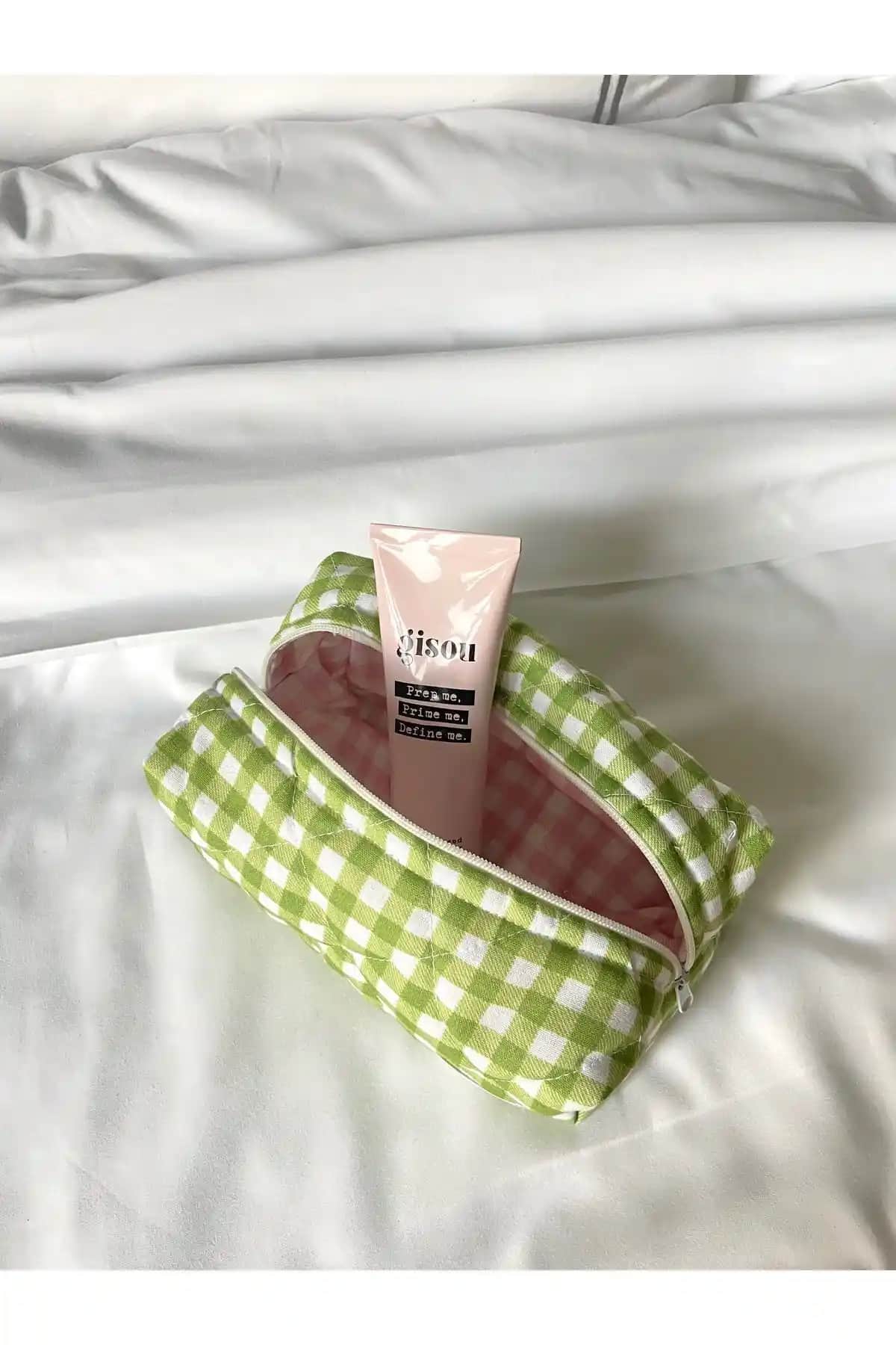 Punchiess Fıstık Yeşili Makyaj Çantası: Şıklık ve Fonksiyonelliğin Buluşması