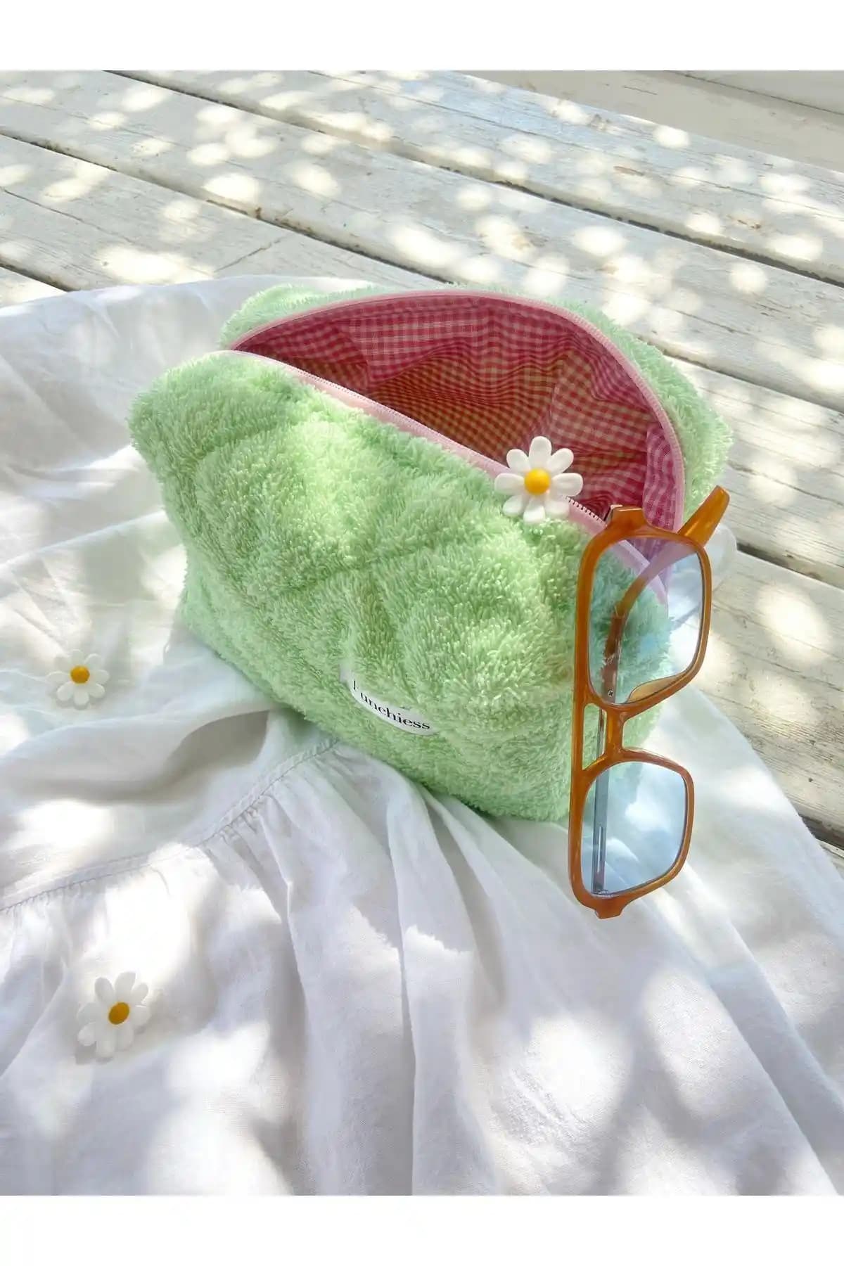 Punchiess Mint Yeşil Havlu Makyaj Çantası Estetik ve Fonksiyonellik Bir Arada