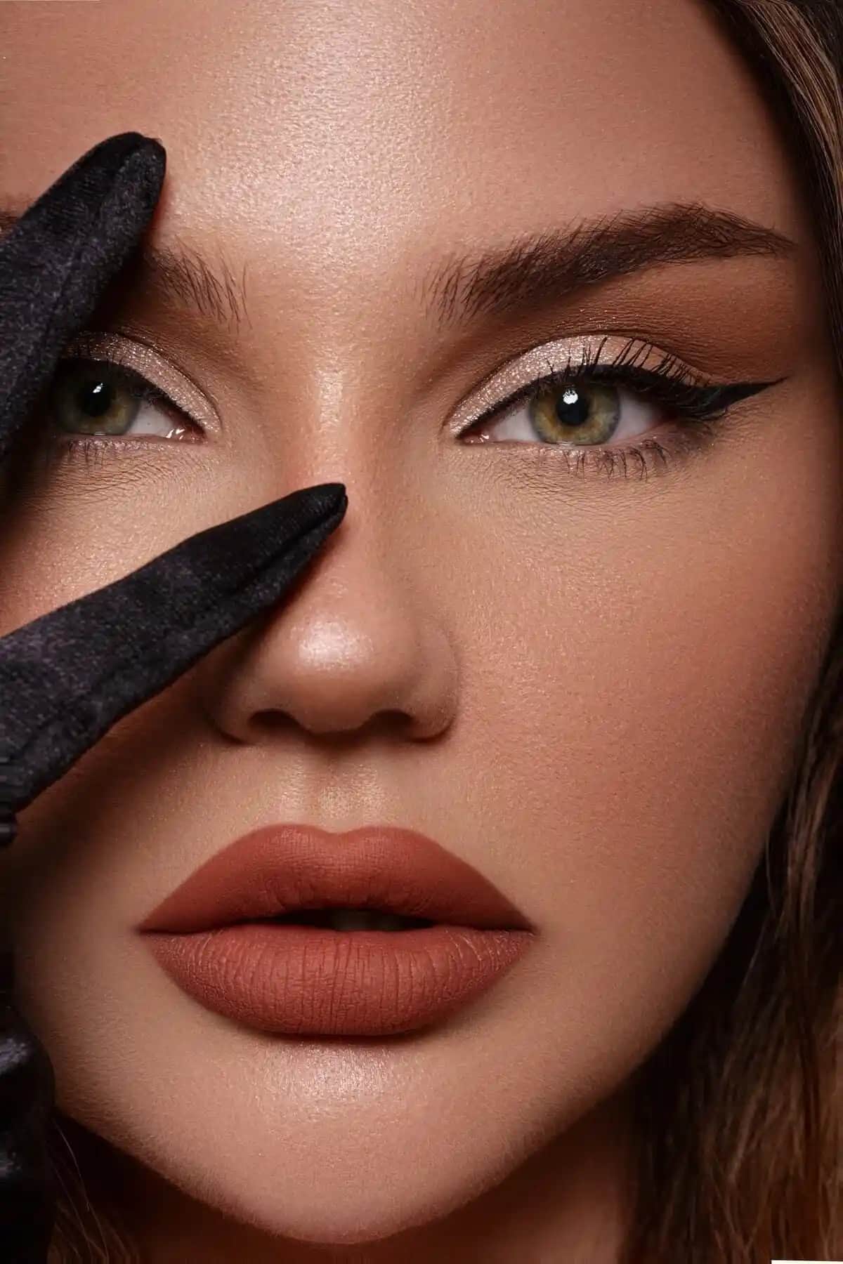 S'GLAM Liquid Lipstick Ruj Seven 777 Kalıcı ve Modern Kahverengi Mat Dudak Rengi