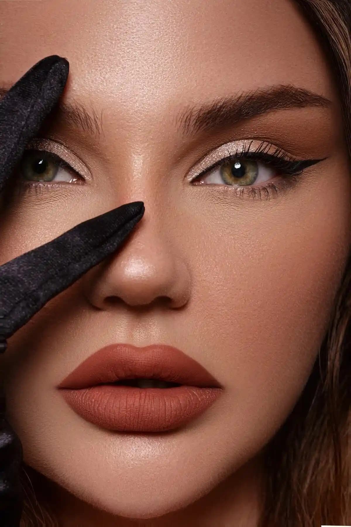 S'GLAM Liquid Lipstick Ruj Seven 777 Kalıcı ve Modern Kahverengi Mat Dudak Rengi