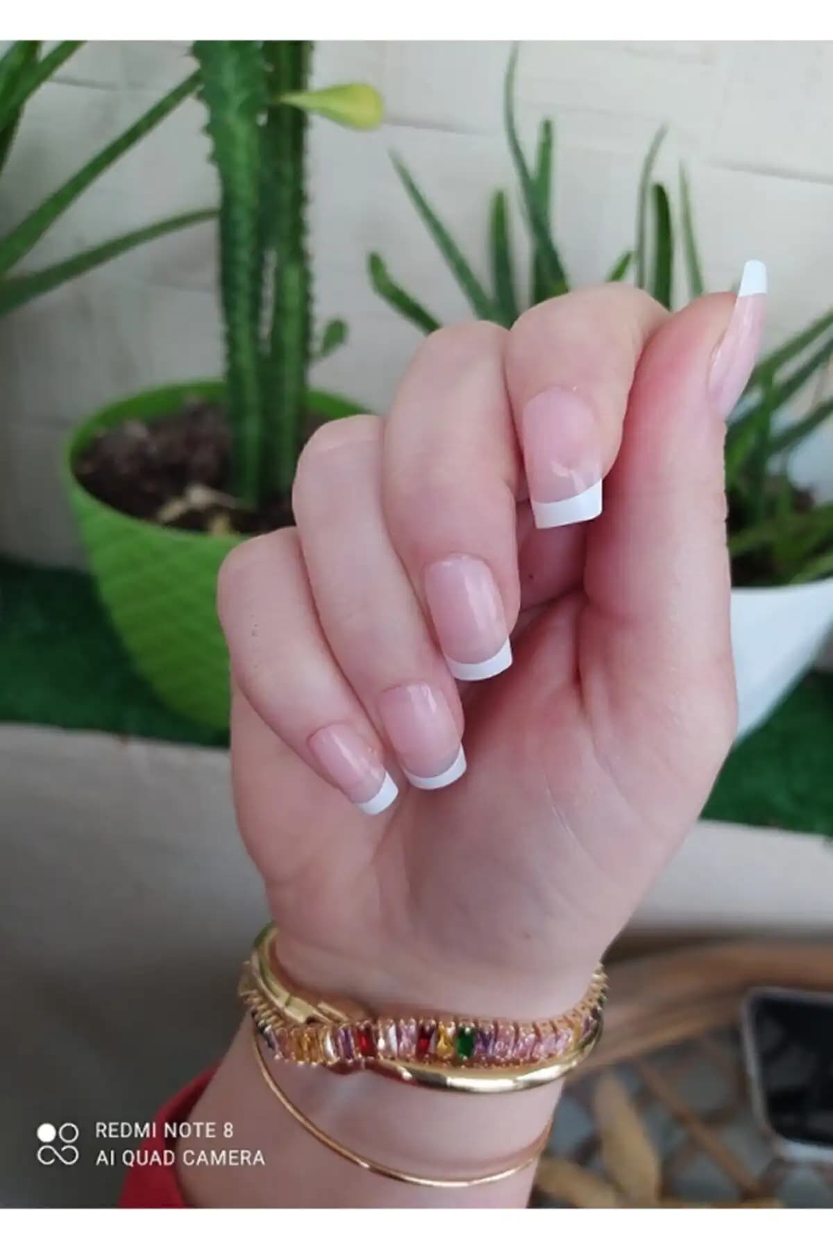 SHUSHU 12 Li Takma Tırnak Bej Renkli Doğal Görünüm ve Kullanım Kolaylığı