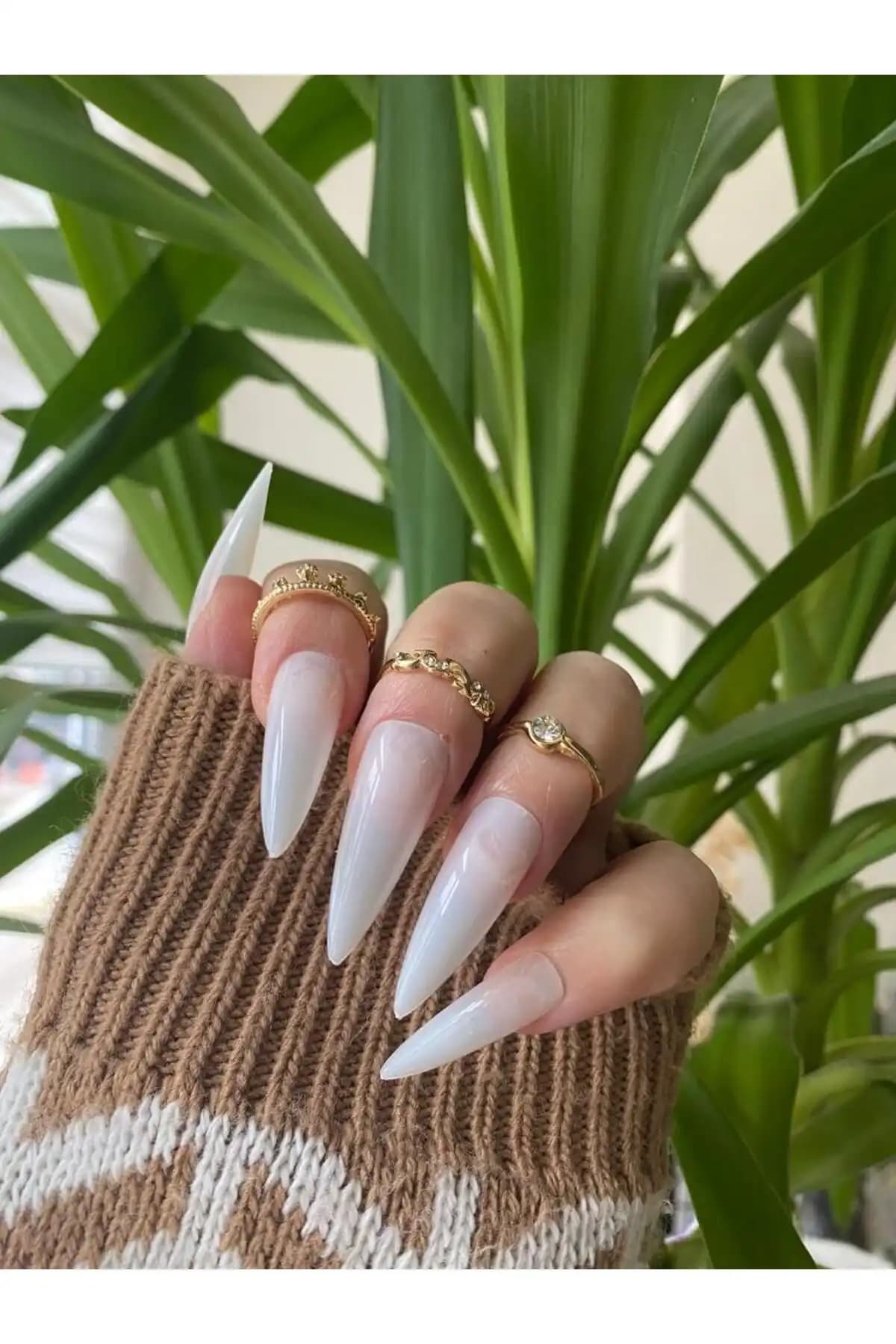 SYBELLE Kozmetik 20 Adet Naturel Stiletto Takma Tırnak - Estetik ve Kullanım Kolaylığı