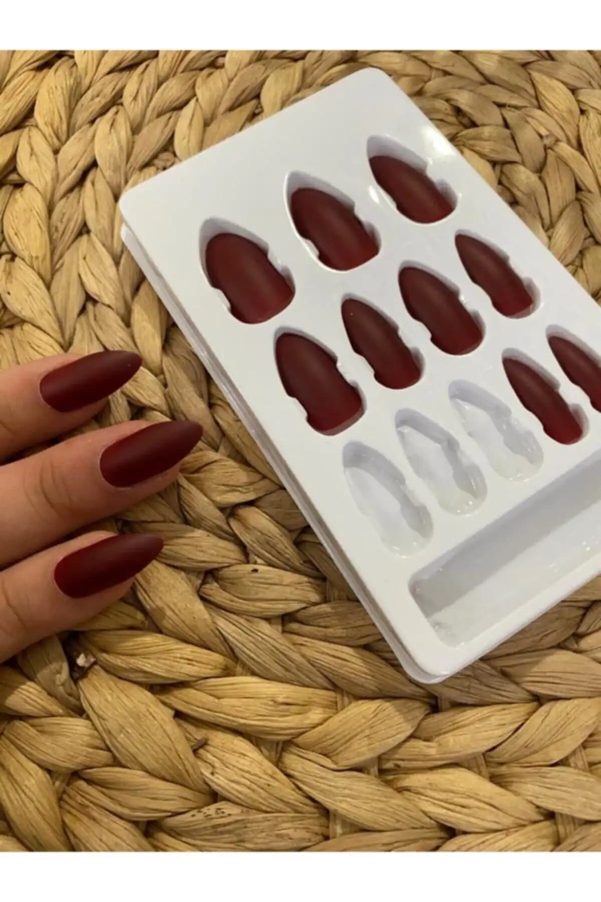 Takma Tırnak Karşılaştırması: Nail Master ve SYBELLE Kozmetik Ürünleri Hakkında Bilgi 2