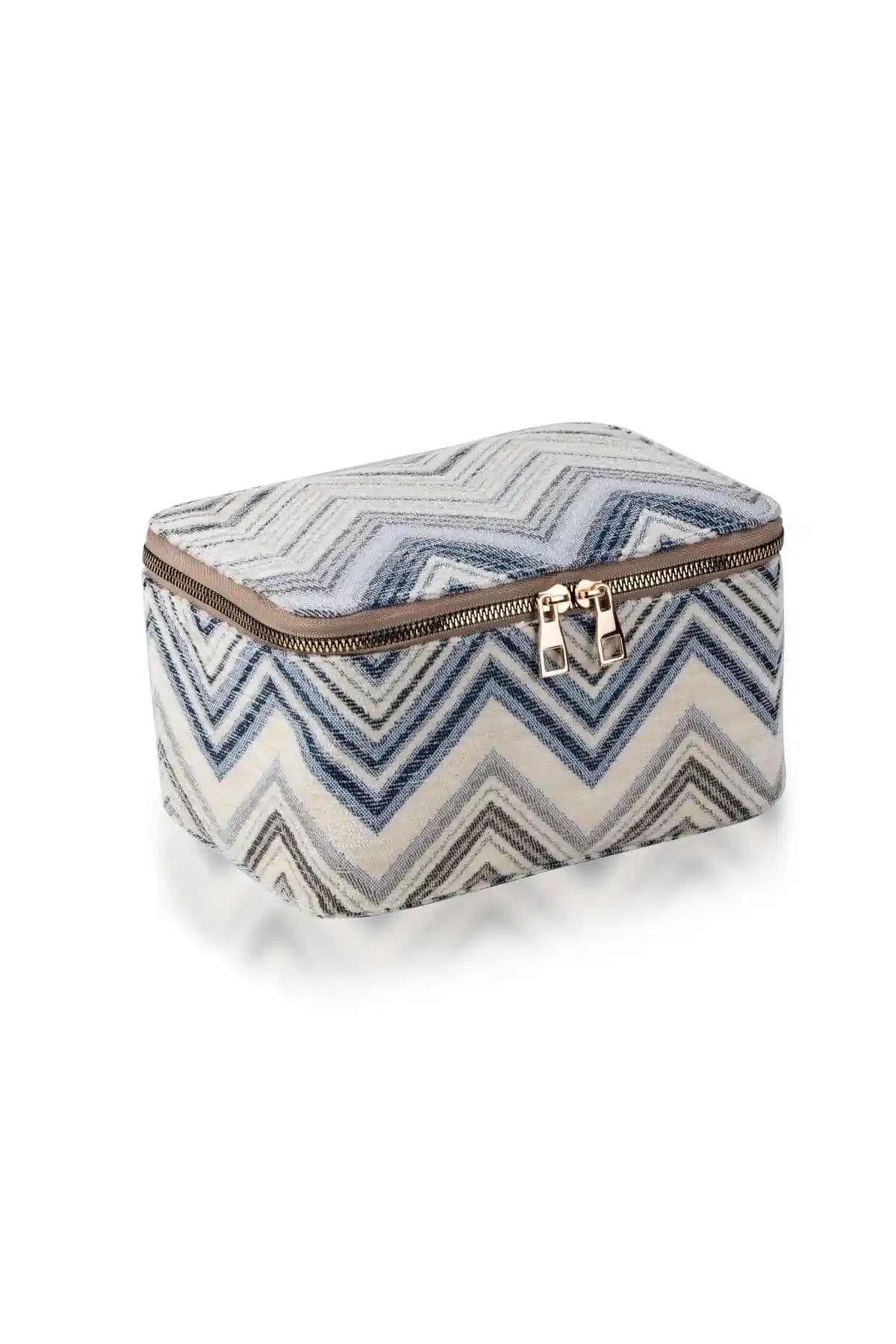 VIVION Zigzag Makyaj Çantası: Estetik ve Fonksiyonellik Sunan Çok Renkli Tasarım