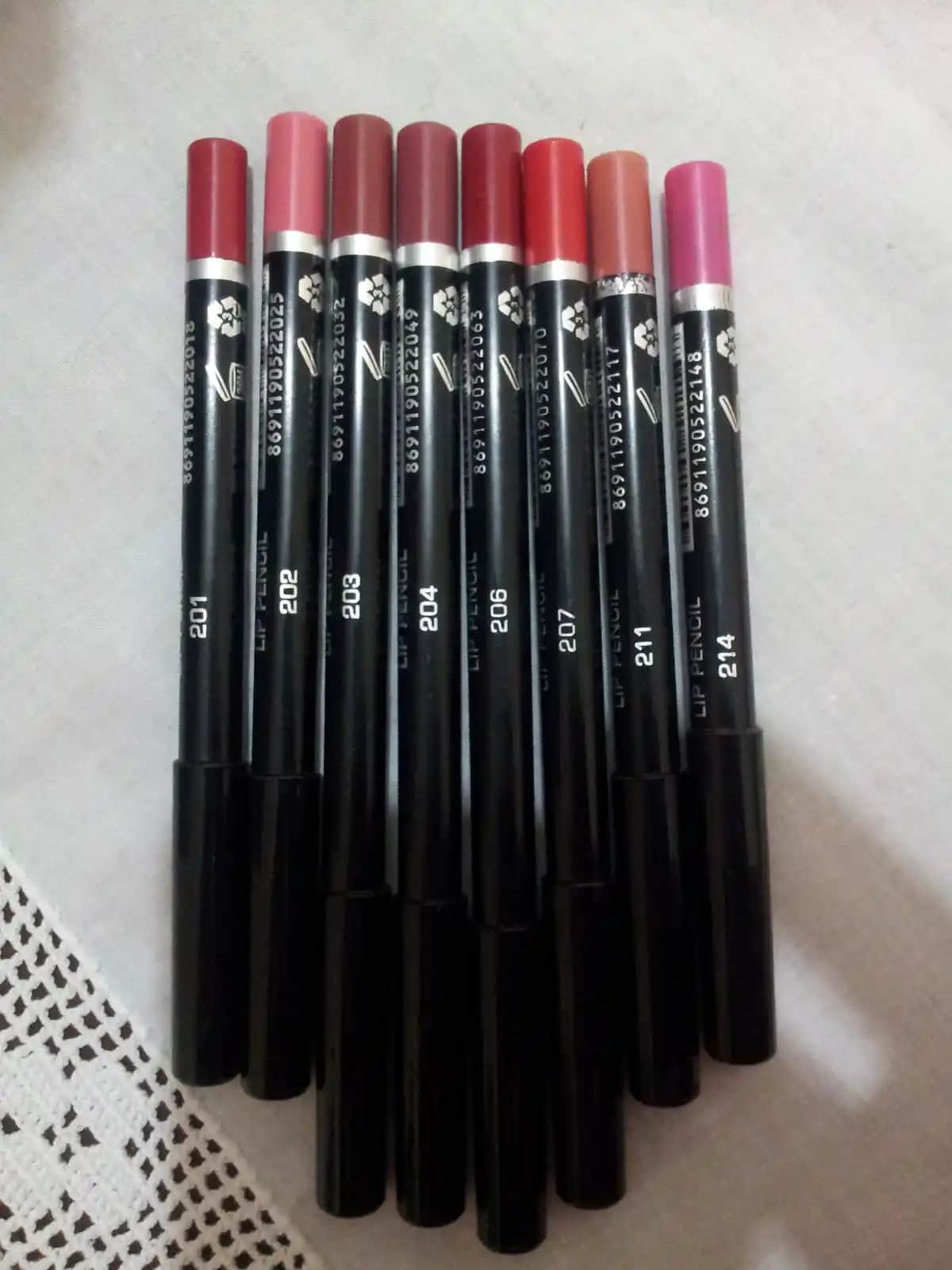 Dudak Kalemi Numaraları ve Renk Seçenekleri Hakkında Kapsamlı Makyaj Rehberi