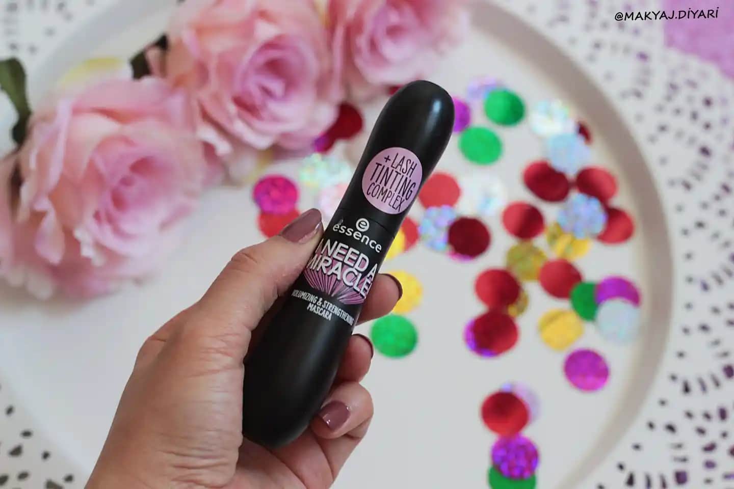 Essence Pembe Maskara ile Göz Makyajında Fark Yaratmanın Yolları ve Avantajları