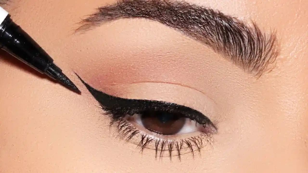 Eyeliner Çeşitleri ve Uygulama Teknikleri Rehberi En İyi Ürünler ve İpuçlarıyla