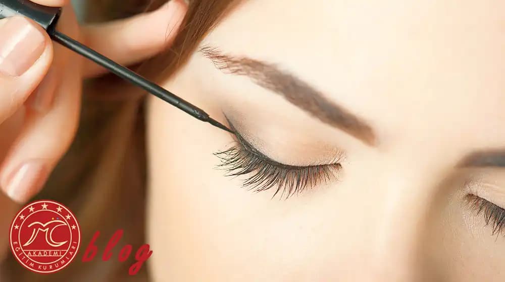 Eyeliner Nedir ve Gözleri Çekici Kılan Uygulama Teknikleri Hakkında Detaylı Bilgi