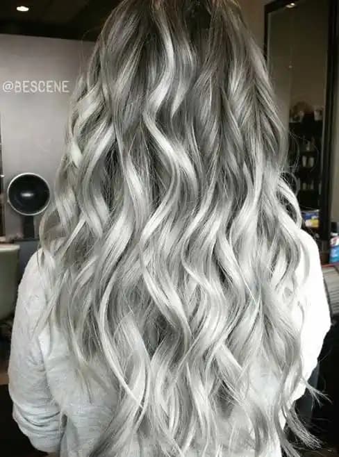 Gümüş Gri Saç Rengi: Modern Stil ve Bakım İpuçlarıyla Şıklık Yaratın