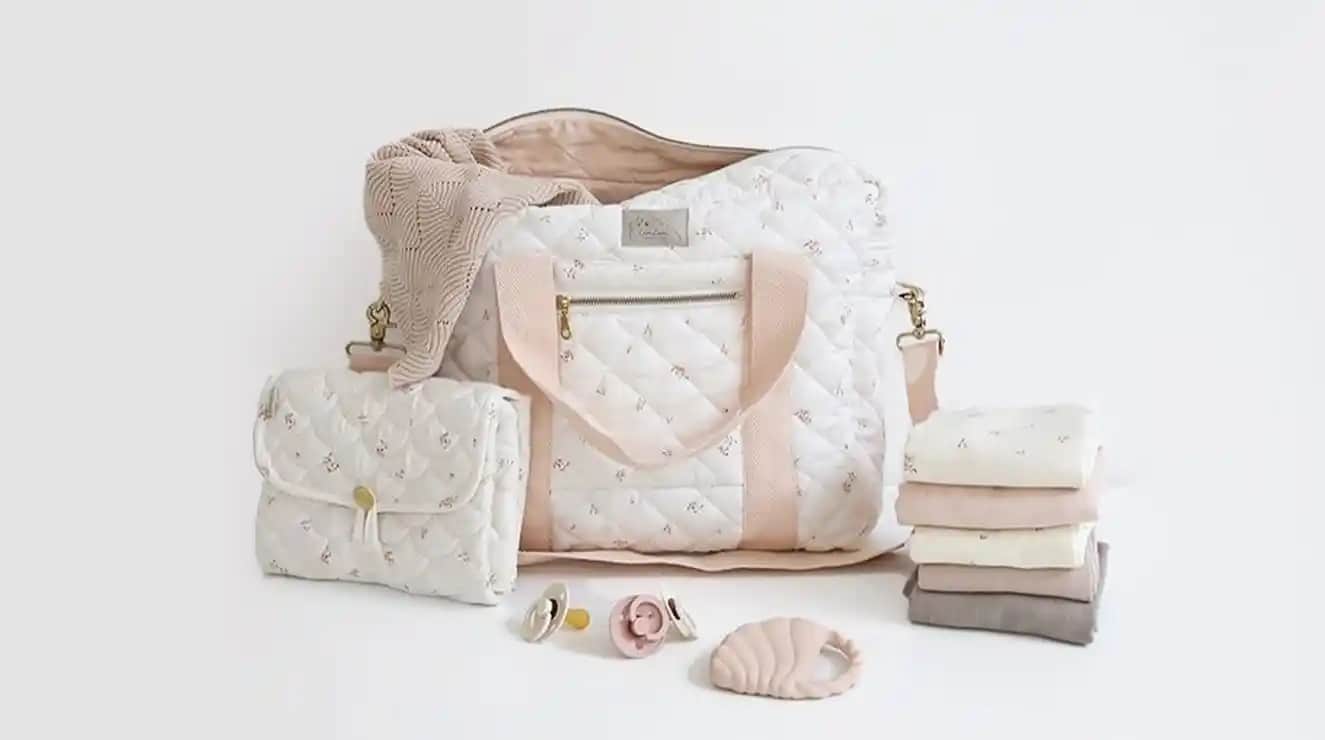 Hastane Çantasında Olması Gereken Kozmetik Ürünler ve Doğru Seçim Rehberi