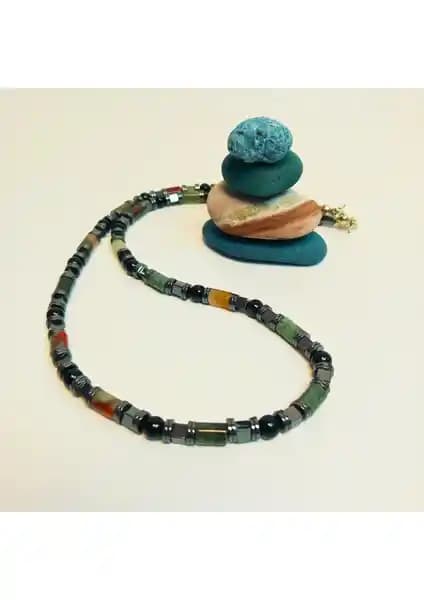 Kan Kolyesi ve Doğal Taşların Kozmetik Dünyasındaki Spiritüel ve Estetik Önemi