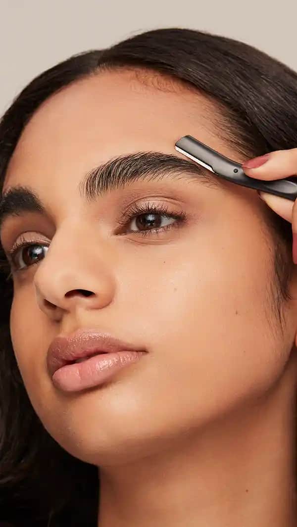 Kaş Şekillendirme Rehberi: En İyi Araçlar ve Doğru Teknikler