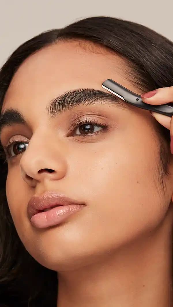 Kaş Şekillendirme Rehberi: En İyi Araçlar ve Doğru Teknikler