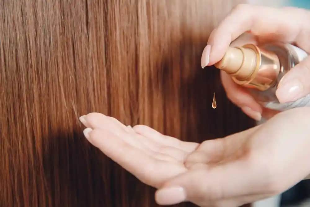 Keratin Yağı Nedir, Saçlara Sağladığı Faydalar ve Doğru Kullanım Yöntemleri