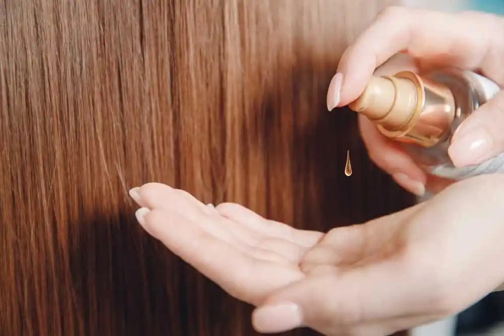 Keratin Yağı Nedir, Saçlara Sağladığı Faydalar ve Doğru Kullanım Yöntemleri