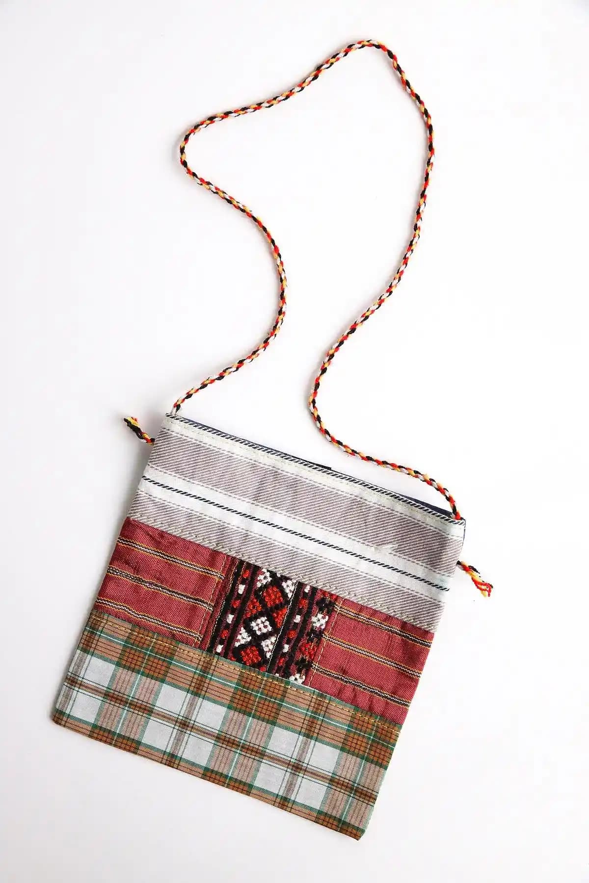 Kese Çanta Yapımı: El Sanatlarıyla Doğa Dostu ve Şık Çanta Tasarımı Rehberi