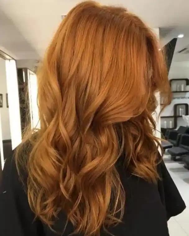 Kırmızı Bakır Saç Rengi: Sıcak ve Canlı Tonlarla Göz Alıcı Görünüm Yaratın