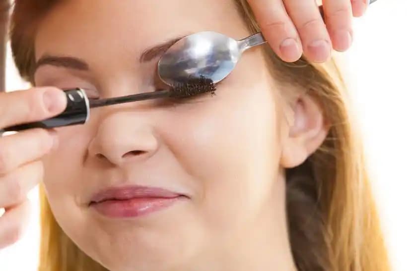 Kirpik Kıvırma Yöntemleri ve Gözlere Derinlik Katmanın En İyi Teknikleri
